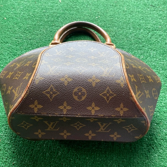 Extra pics. Authentic Louis Vuitton Bag - Picture 7 of 12